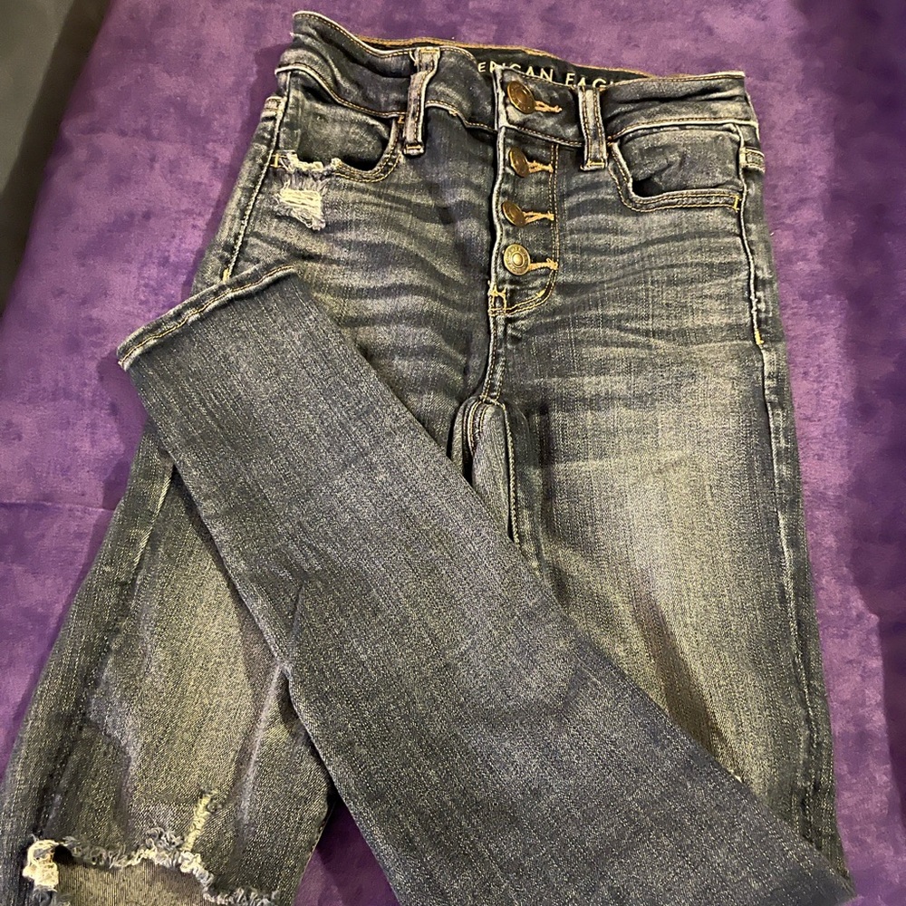 Distressed skinny jeans